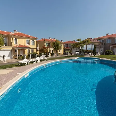 Villa Victoria Residences *